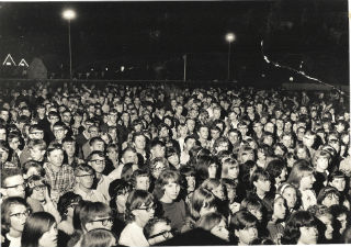 The crowd of teens at Roll-Air